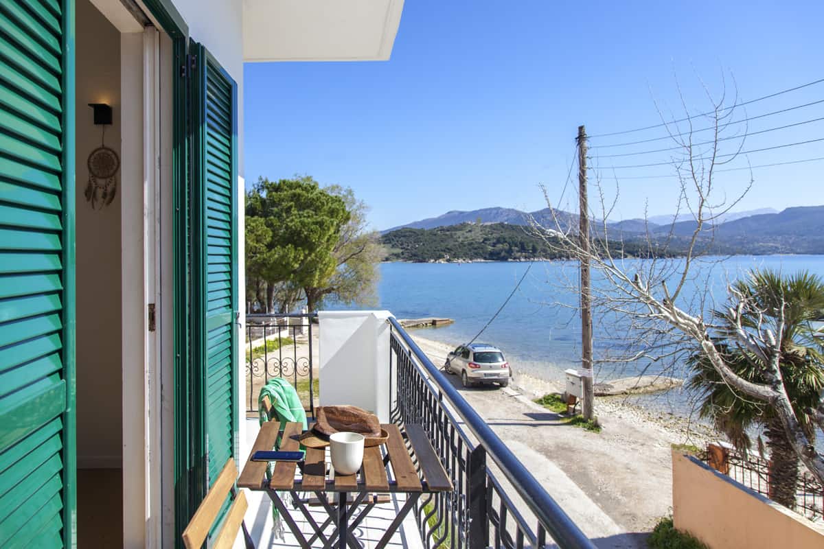 ligiabay-modern-seafront-apartment5-ligia-lefkada-greece-private-balcony-endlsess-view-seaviews_1
